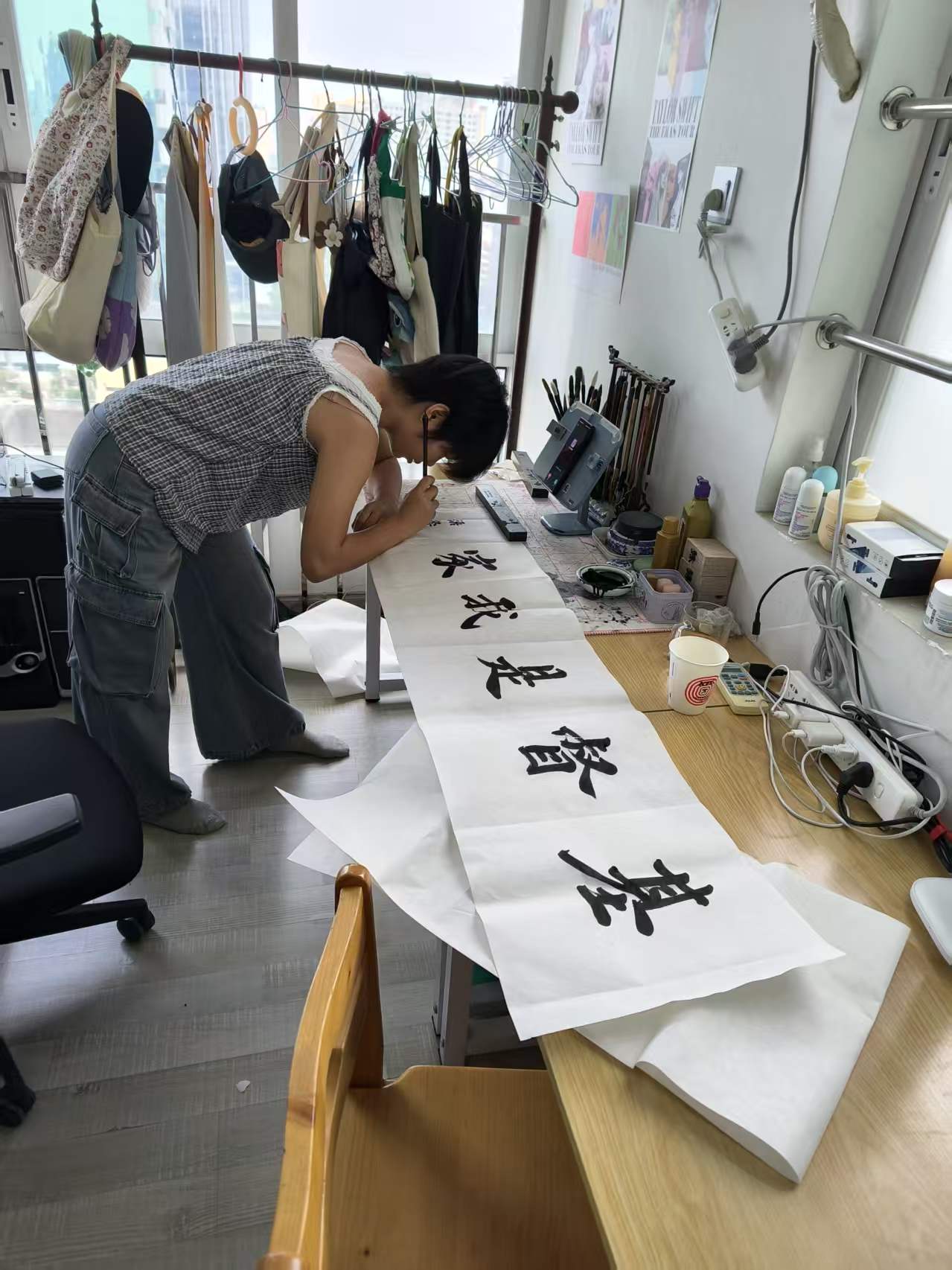蓝语馨毛笔楷书作品《厚德载物》